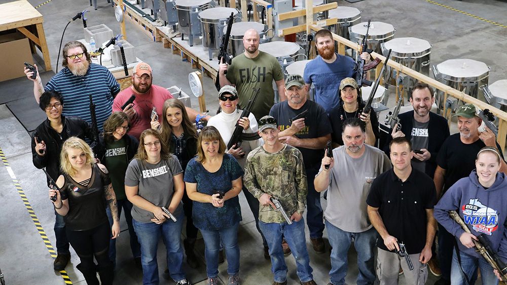 Компания из Висконсина решила подарить сотрудникам на Рождество пистолеты