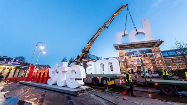 В Амстердаме власти демонтировали инсталляцию I Amsterdam, посчитав ее символом массового туризма