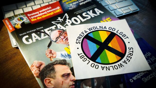 Суд в Польше запретил консервативной газете раздавать гомофобные наклейки