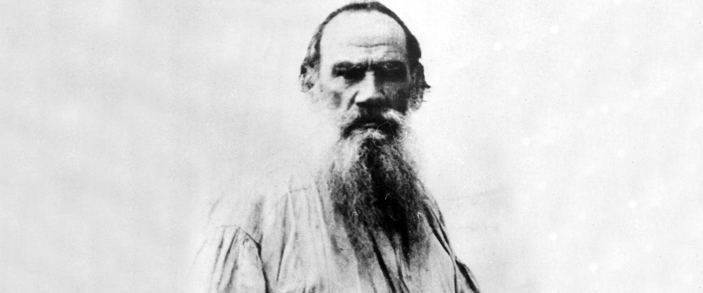 В Париже на аукцион выставят рубашку Льва Толстого, в которой он умер
