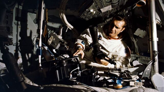 Умер американский астронавт Ричард Гордон, управлявший «Апполоном» во время второй высадки на Луну