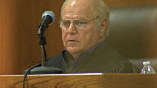Судья из Арканзаса смягчал подсудимым наказание в обмен на фото обнаженных мужчин