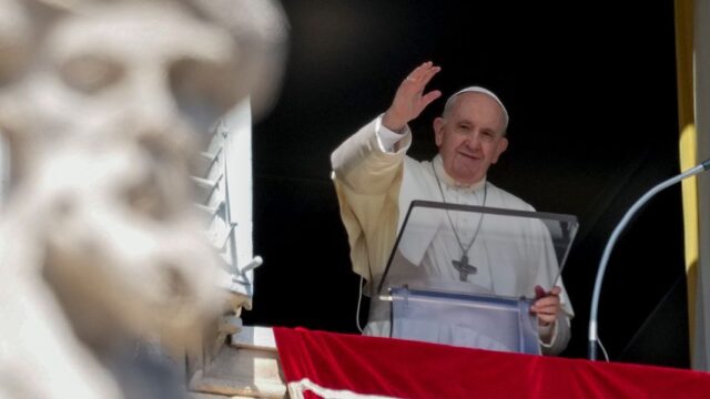Папа Римский призвал остановить военные действия на Украине