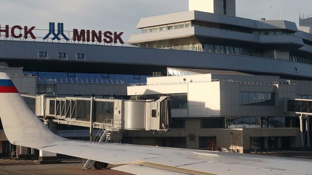 «Весна»: в аэропорту Минска задержали девушку Протасевича