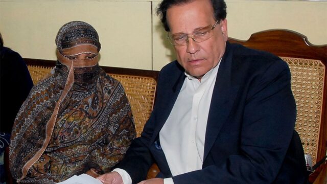 Христианка, которую оправдали по делу о богохульстве, покинула Пакистан
