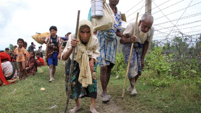 ООН: за последние две недели в Бангладеш бежали 270 тысяч рохинджа