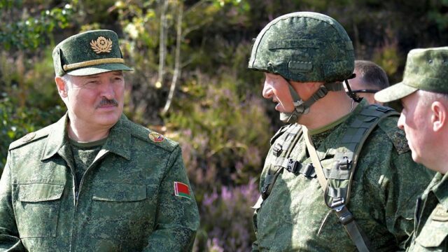Лукашенко приказал силовикам закрыть каждый метр границы