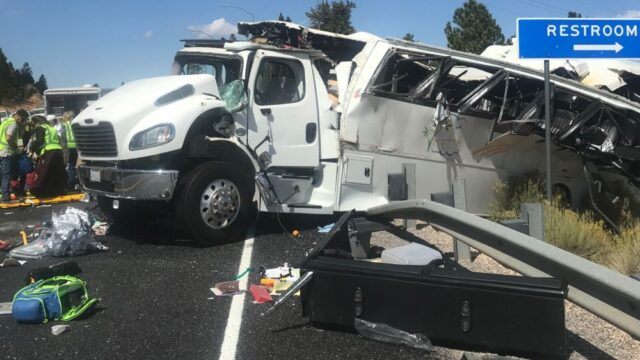 В Юте туристический автобус попал в аварию, есть жертвы