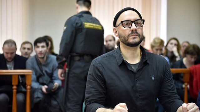 Мосгорсуд оставил режиссера Серебренникова под домашним арестом