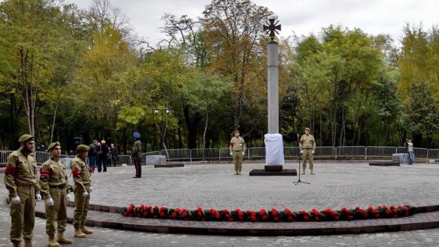 В Ростове-на-Дону открыли памятник «Героям Донбасса». На церемонию приехал Сурков