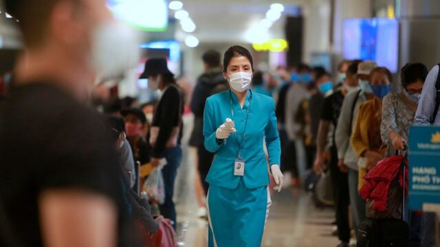 Власти Вьетнама вывезут 80 тысяч туристов из Дананга из-за вспышки коронавируса