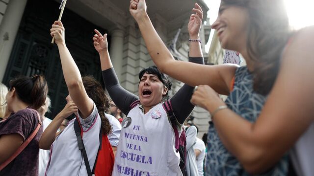В Аргентине больше 5 млн школьников не смогли начать учебный год из-за забастовки учителей