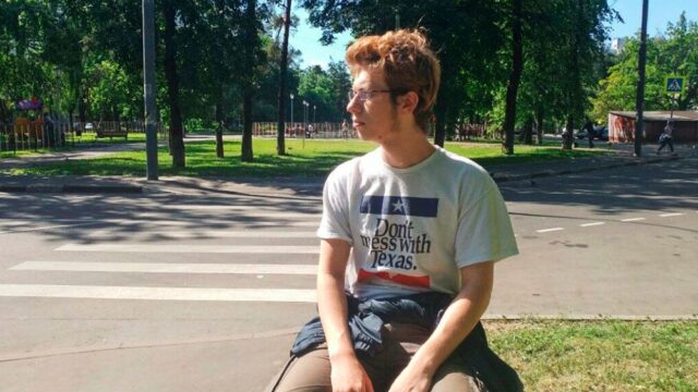 Студента МГУ Дмитрия Петелина оштрафовали за порчу указателя фан-зоны ЧМ-2018