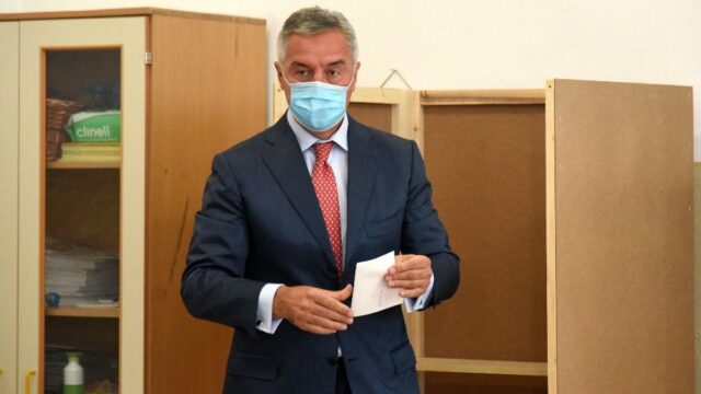Президента Черногории доставили в больницу с двусторонней пневмонией