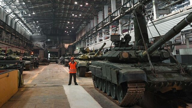 На жителя Верхней Пышмы завели дело о контрабанде двигателей для БМП и Т-90 в Казахстан