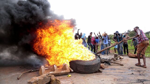 Власти Зимбабве отключили интернет после нескольких дней протестов из-за роста цен на топливо