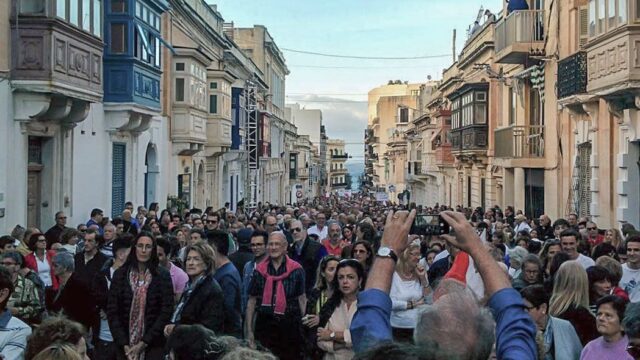 На Мальте тысячи людей вышли на митинг в память об убитой журналистке