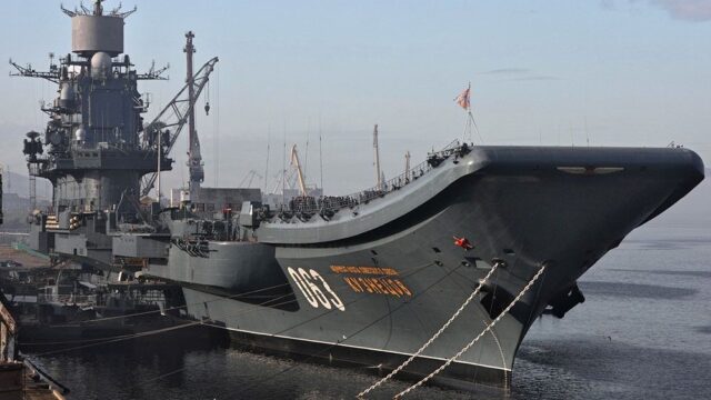 В Мурманске на крейсере «Адмирал Кузнецов» во время ремонта произошел пожар