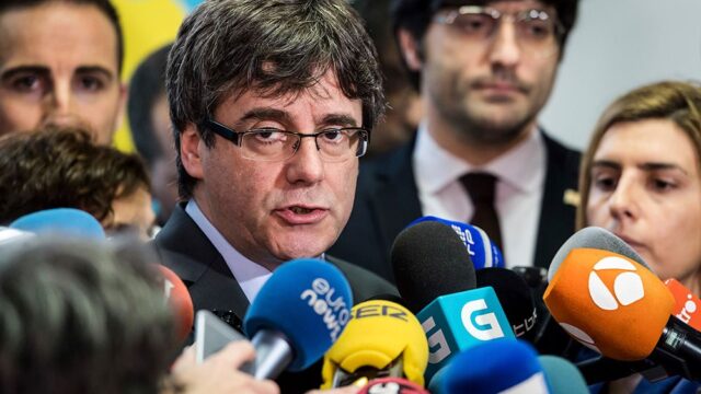 Испания предъявила обвинения в мятеже бывшему лидеру Каталонии и его соратникам