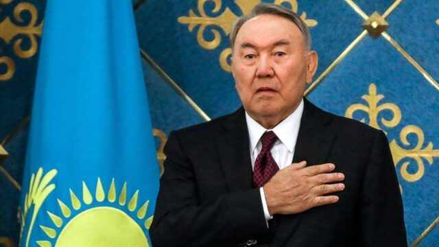 Назарбаев снял с себя полномочия лидера правящей партии Казахстана