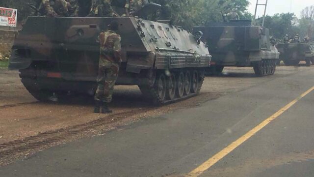 На улицах столицы Зимбабве появились танки