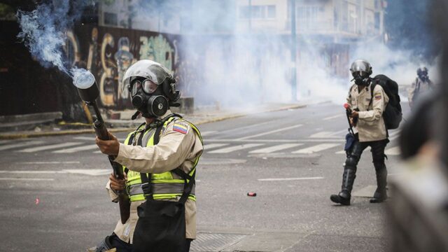 Евросоюз ввел против Венесуэлы оружейное эмбарго