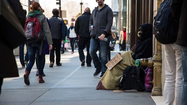 Бездомные в Нью-Йорке: кто эти люди и как они оказались на улице?
