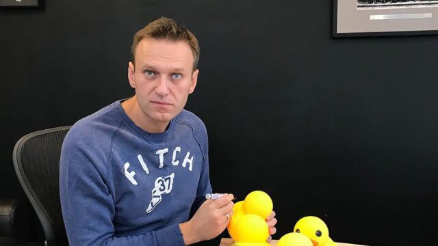 На границе Алексею Навальному сообщили, что ему закрыт выезд из России