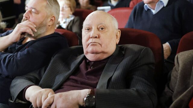 Арт-объект «Простите» с автографом Михаила Горбачева продали за 12 миллионов рублей