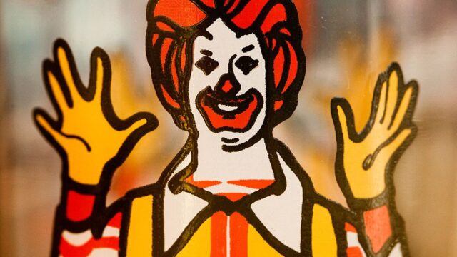 Сотрудники McDonald’s в десяти городах США проведут забастовку против харассмента