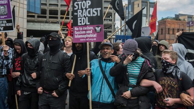 Лондонская полиция выплатила £700 тысяч компенсации антифашистам за незаконное задержание