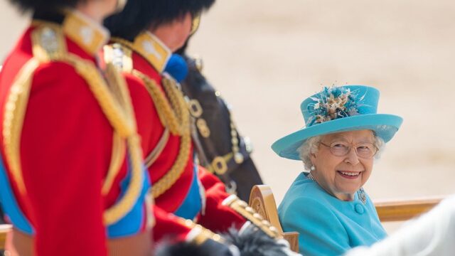 В Лондоне прошел парад в честь дня рождения королевы: галерея