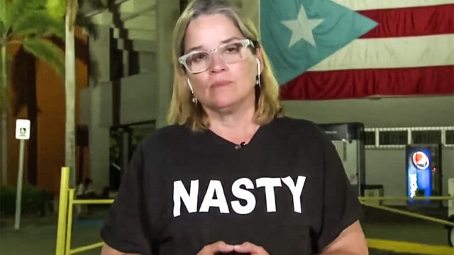Мэр Сан-Хуана надела на интервью футболку с надписью «мерзко». Это ответ на критику Трампа