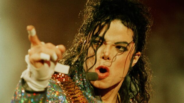Фанат Майкла Джексона, изменивший имя на Майкл Джексон, хочет поменять его обратно из-за обвинений против певца