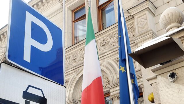 Россия высылает сотрудника посольства Италии