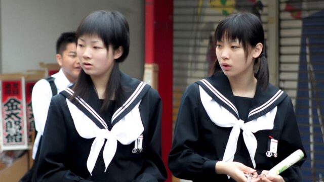 В Токио школьницам запретили ходить на свидания за деньги