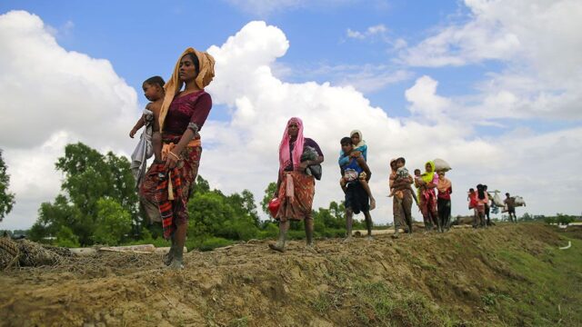Мьянма заблокировала поставки помощи на север штата Ракхайн, где преследуют мусульман