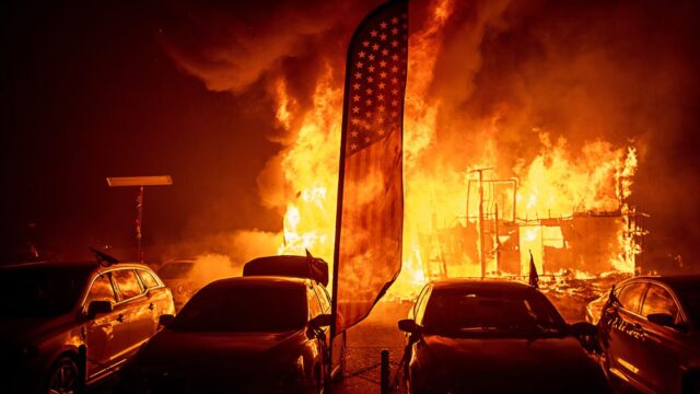Число погибших из-за пожаров в Калифорнии превысило 40
