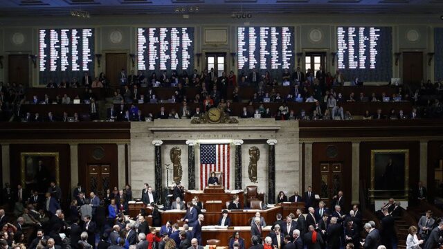 Палата представителей проголосовала за импичмент Трампа