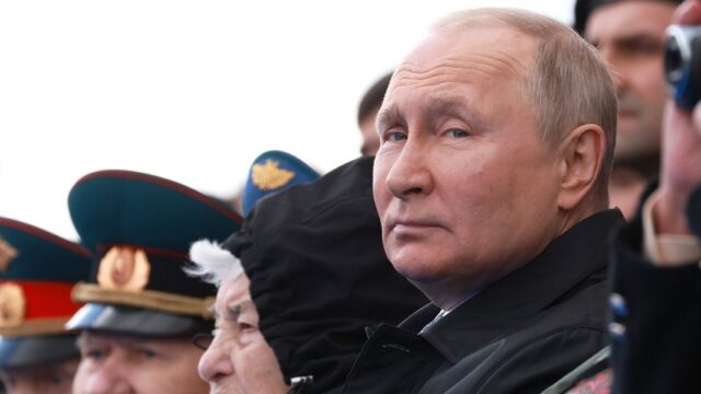 «Шанс на встречу с Зеленским»: политологи объяснили сдержанность речи Путина на Параде Победы