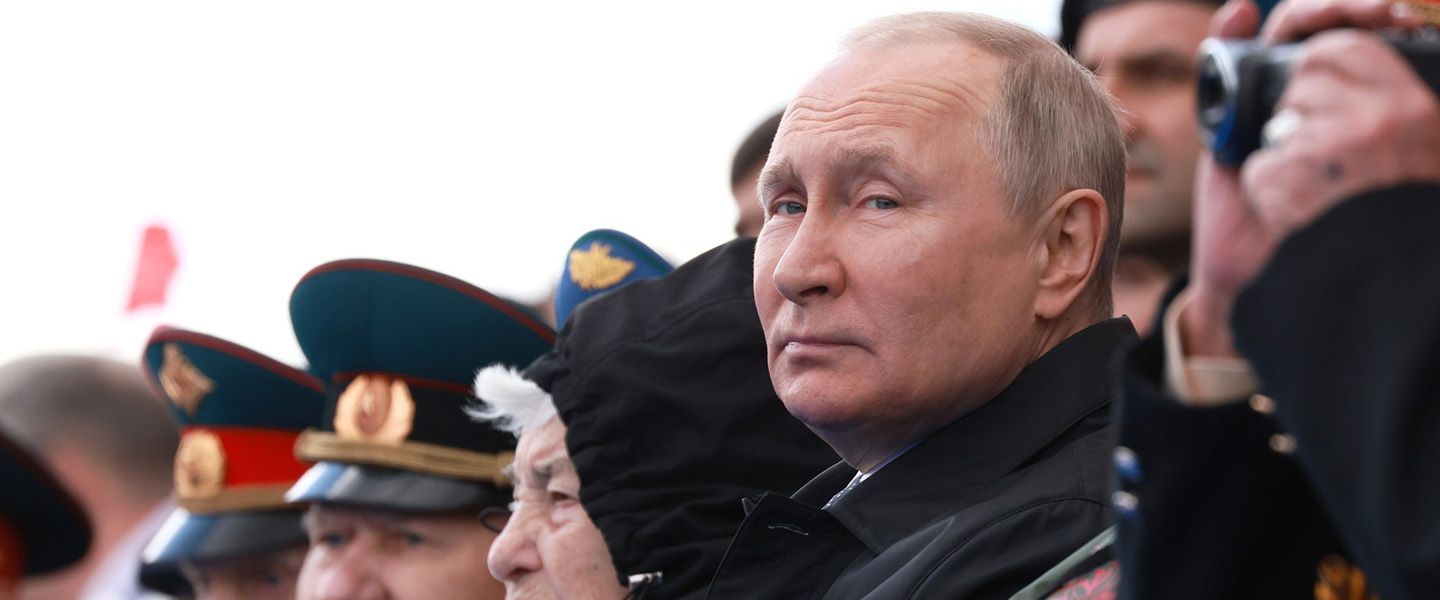 «Шанс на встречу с Зеленским»: политологи объяснили сдержанность речи Путина на Параде Победы