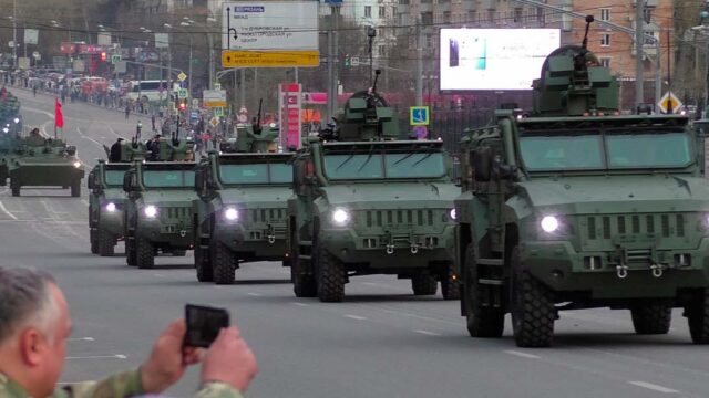 Без иностранных лидеров, но с самолетом «Судного дня»: как пройдет парад Победы в Москве
