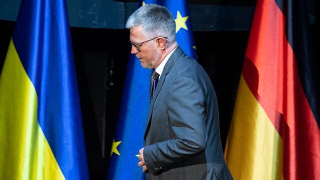«Разыграть обиженную ливерную колбасу». Почему посол Украины упрекает канцлера Германии