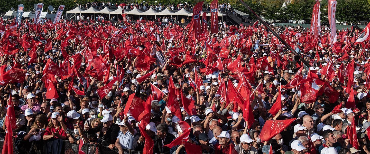 В Турции прошел многотысячный митинг против приговора одному из главных оппозиционеров страны