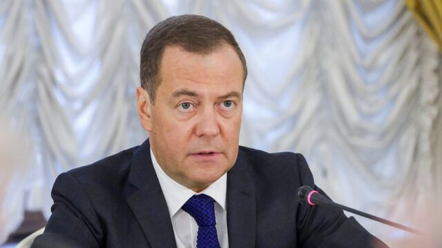 Медведев обвинил Польшу в стремлении аннексировать Западную Украину