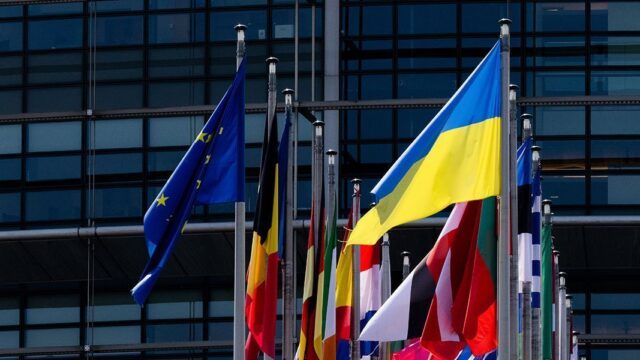 Bloomberg: ЕС выделит еще €500 млн на военную помощь Украине