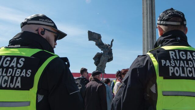 Рижская дума одобрила снос памятника советским солдатам