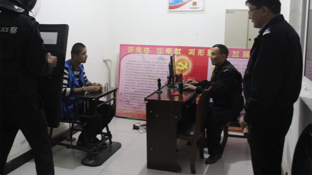 «Полицейские файлы Синьцзяна». Хакеры получили доступ к фотографиям и документам из уйгурских концлагерей