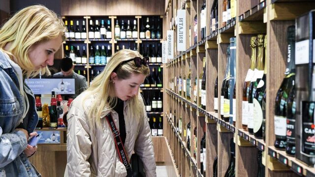«Ведомости»: российские магазины остались без новых поставок алкоголя из-за сбоя в системе его учета