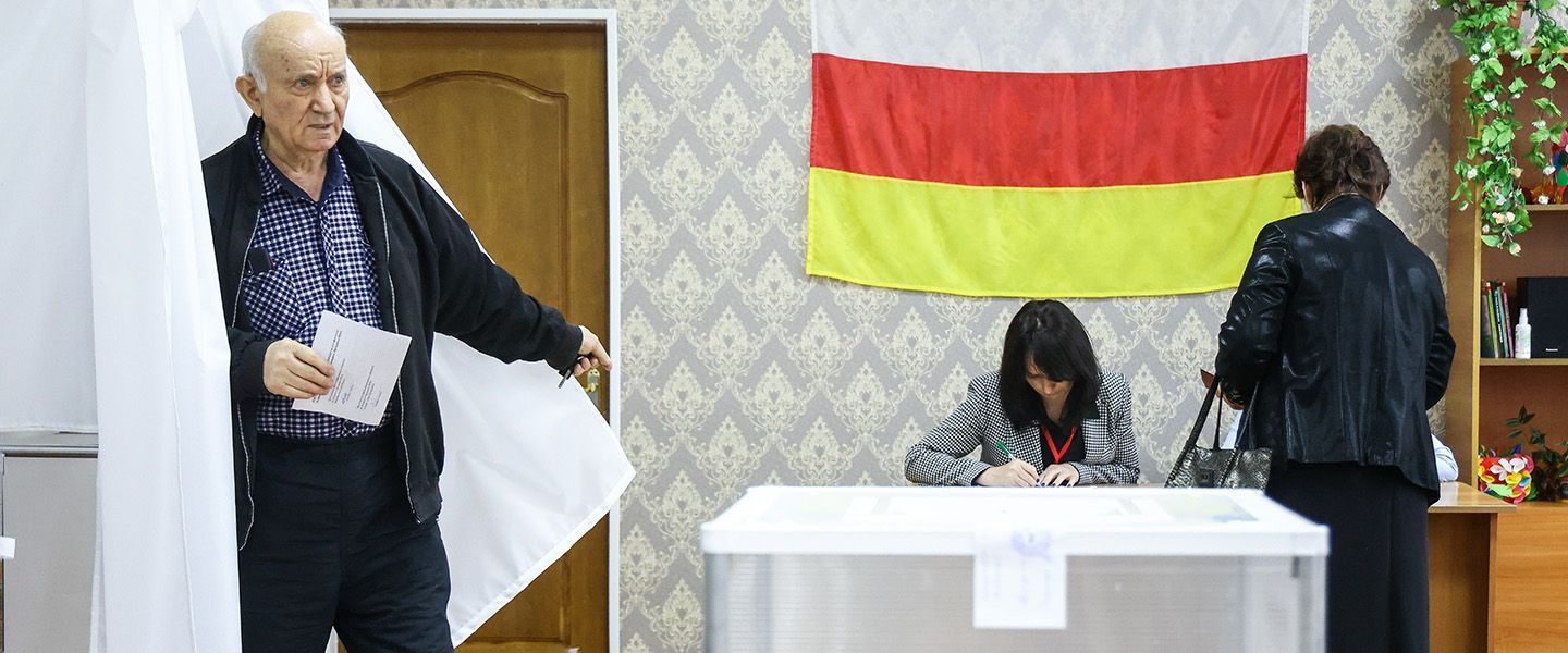 В Южной Осетии проходит второй тур выборов президента